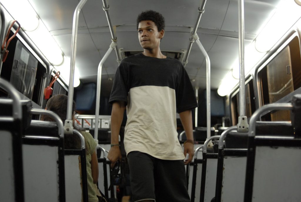 Ônibus 174 (2002): Exclusão Social, Violência e Descaso Estatal